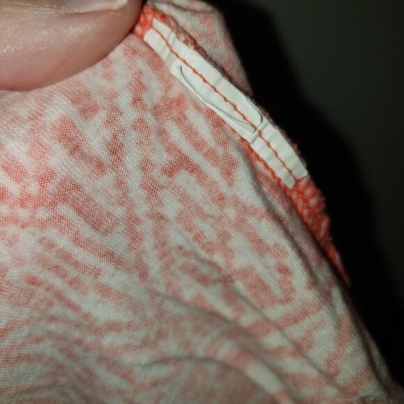 OLD NAVY CORAL AND WHITE GEO PRINT OVERSIZED BOXY TEE SIZE MEDIUM - Picture 3 of 4